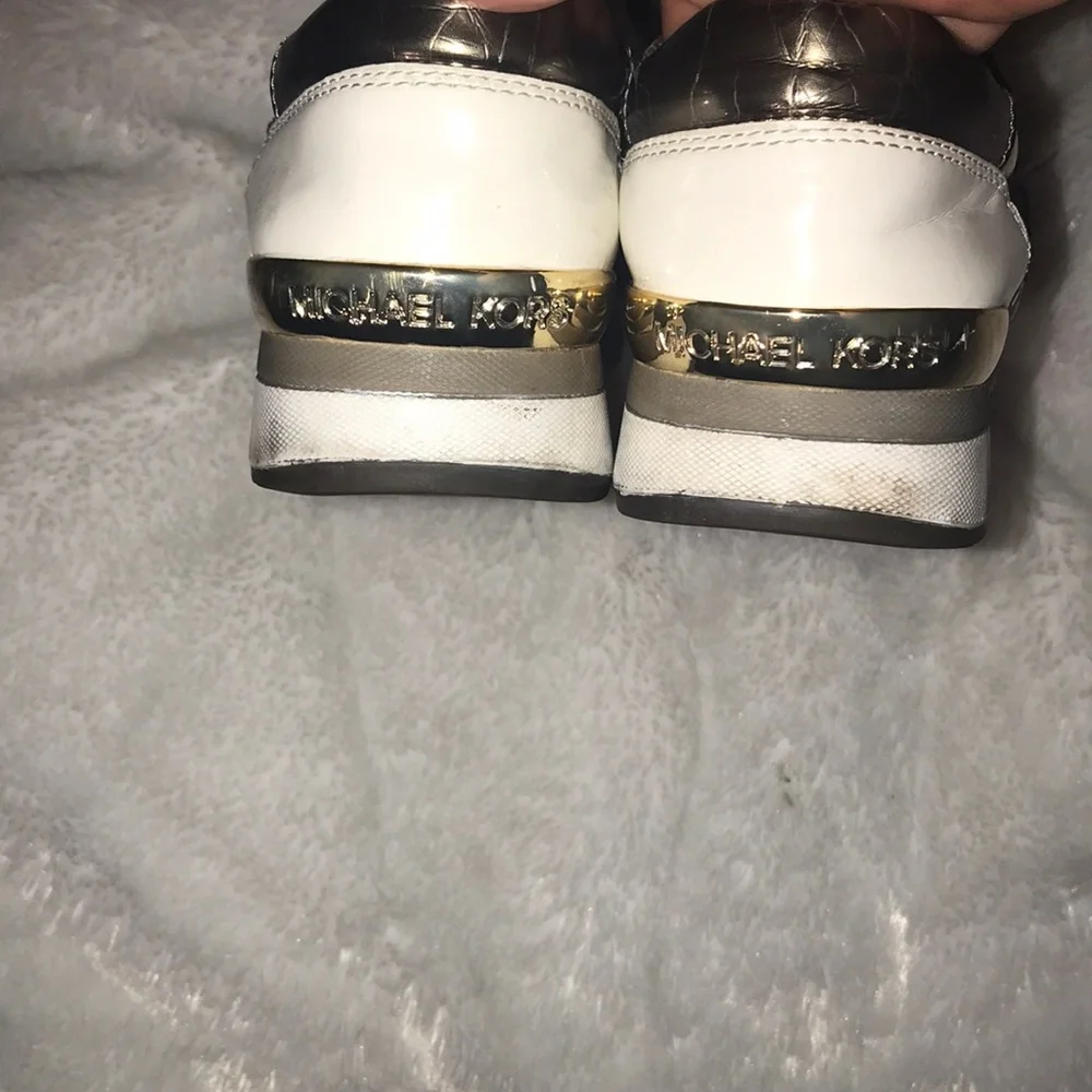 Michael Kors gold blk sneaker size 8-preowned